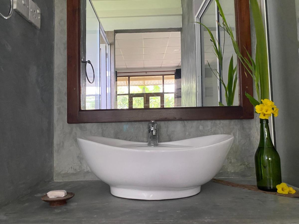 The Dale Mirissa Hotel Bagian luar foto