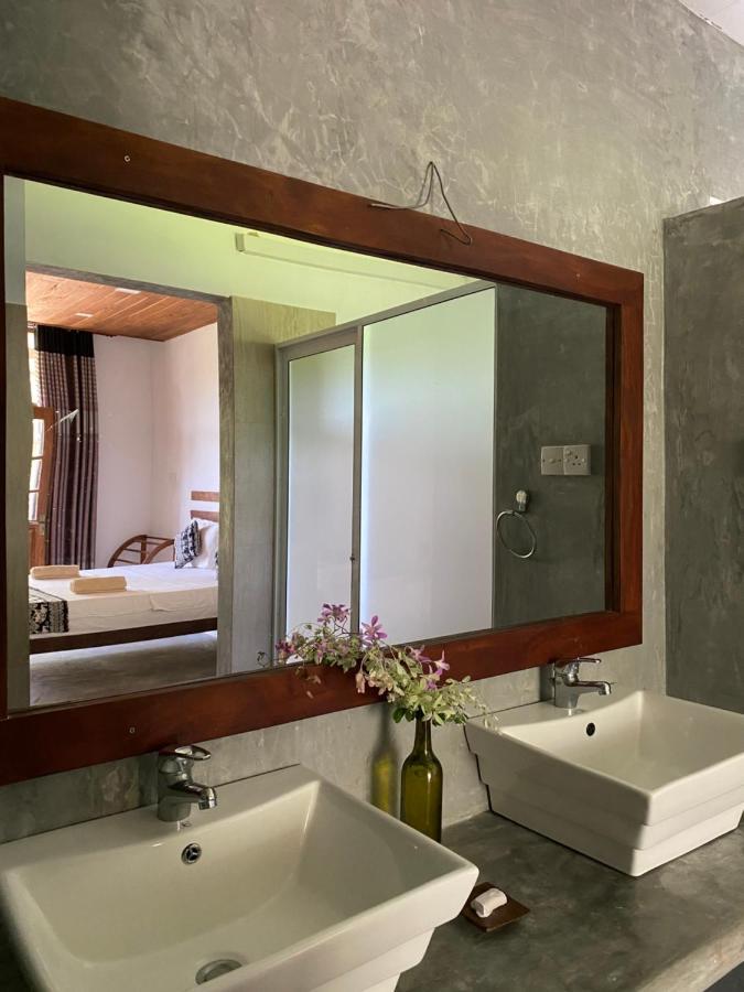 The Dale Mirissa Hotel Bagian luar foto